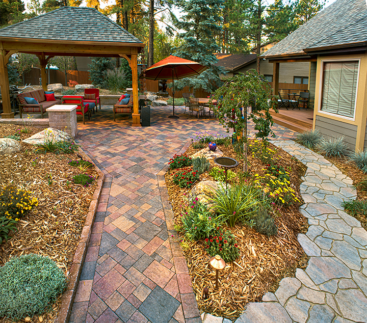 Belgard pavers in backyard showing two contrasting paver shapes and colorset walkways